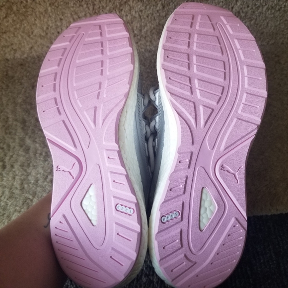 NWOT - Puma Shoes in Grey Size 6.5 - Picture 4 of 4